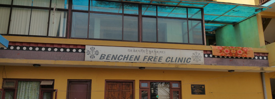 Klinika Bencien przy klasztorze w Katmandu