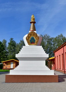 Stupa with Kyabje Tenga Rinpoche's relics at Benchen Centre in Grabnik