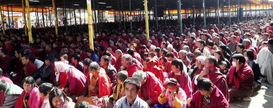 Wizyta Drubłanga Sangje Njenpy Rinpoczego w Bhutanie zgromadziła tysięczne tłumy