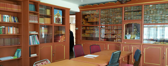 Nowa biblioteka w klasztorze Bencien w Katmandu