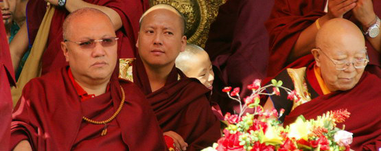 Rinpoczowie klasztoru Bencien: od lewej Drubłang Sangje Njenpa Rinpocze, Sangter Tulku Rinpocze i Kjabdzie Tenga Rinpocze