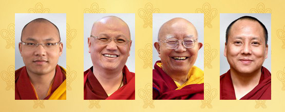 Od lewej: Jego Świątobliwość XVII Karmapa Ogjen Trinle Dordże, Jego Eminencja Sangje Njenpa Rinpocze, Kjabdzie Tenga Rinpocze i Czcigodny Sangter Rinpocze