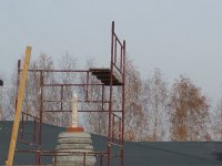 Umieszczanie "drzewa życia" w stupie Kjabdzie Tengi Rinpoczego