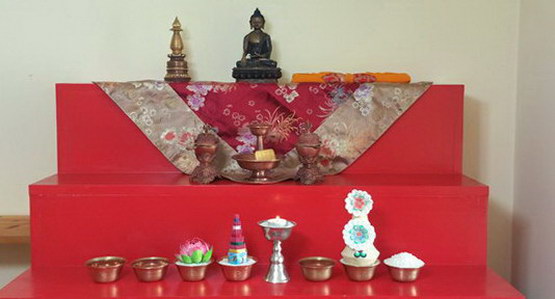 Przykładowy ołtarz buddyjski